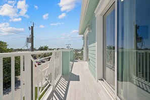 Property grounds - Azure Key Escape - Waterfront Retreat w/ Pool, Dock & Balconies (Marathon)