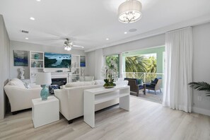 Smart TV, stereo - Azure Key Escape - Waterfront Retreat w/ Pool, Dock & Balconies (Marathon)