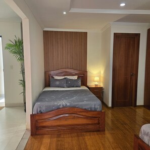 3 bedrooms, iron/ironing board, WiFi, bed sheets - Horizonte Magico Suite, w/jacuzzi,3 bedroom suite, in Cuenca's historic district (Cuenca)
