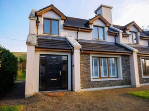 Exterior - The Snug at Dingle- 10 minute walk to Dingle town! (Dingle)
