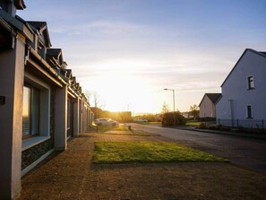 Property grounds - The Snug at Dingle- 10 minute walk to Dingle town! (Dingle)
