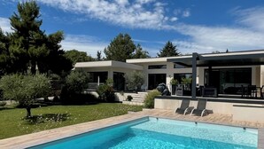 Pool - Uzès, in a quiet, sought-after area, contemporary villa with swimming pool (Uzès)