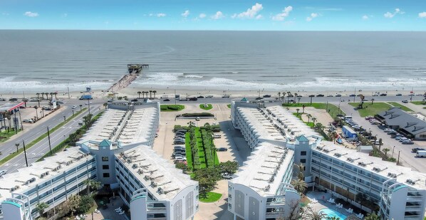 Exterior - Vista Del Mar  Your Beachfront Getaway (Galveston)