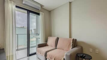 Basic Apartment | Living area