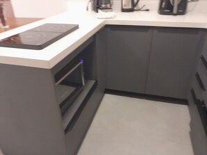 Private kitchen - Your Exclusive Stay Just Steps From the sea in Meia Praia - FFS II (Itapema)