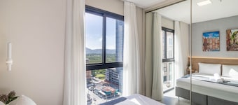 Your Exclusive Stay Just Steps From the sea in Meia Praia - FFS II