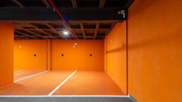 Basic Apartment | Sport court