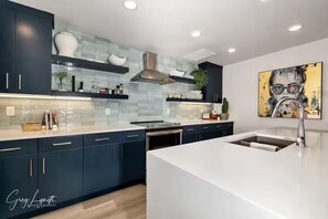 Private kitchen - Luxury Home w/Privacy -> Private Pool+HotTub+BBQ (St. George)