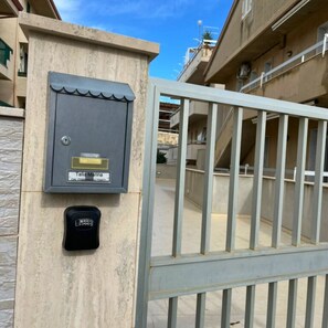 Unclassified image, 4 of 16, button