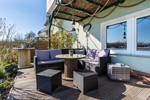Outdoor dining - Wulf Apartment with Terrace (Mönchgut)