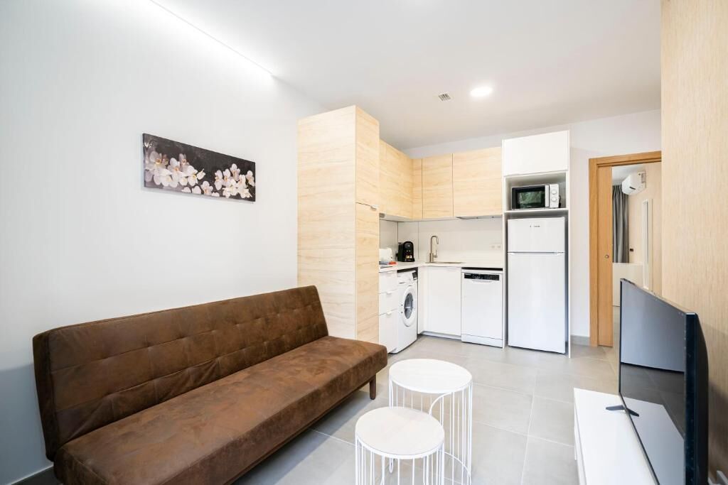 Appartement, 1 slaapkamer | Woonruimte | Een 30-inch smart-tv met digitale zenders