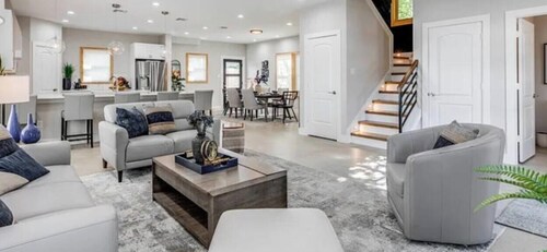 Downtown Stunner! Close to Alamodome, Downtown, & Pearl