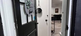 Charming 2-bed private suite at The House on the Hill in marvelous Cave Spring