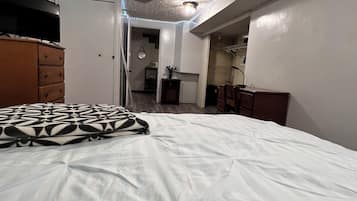 Iron/ironing board, WiFi, bed sheets