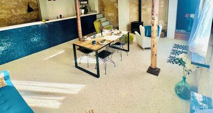 Architect designed house, fast wifi, unique village location 10 mins to Bordeaux