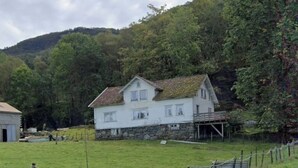 Exterior - Helland Farm: A 300-Year-Old Retreat at the Edge of the Fjord (Rogaland)
