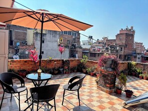 Outdoor dining - Cozy Apartment in Central Kathmandu (Kathmandu)