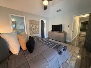4 bedrooms, desk, iron/ironing board, WiFi - The 19th Hole Retreat (Haines City)