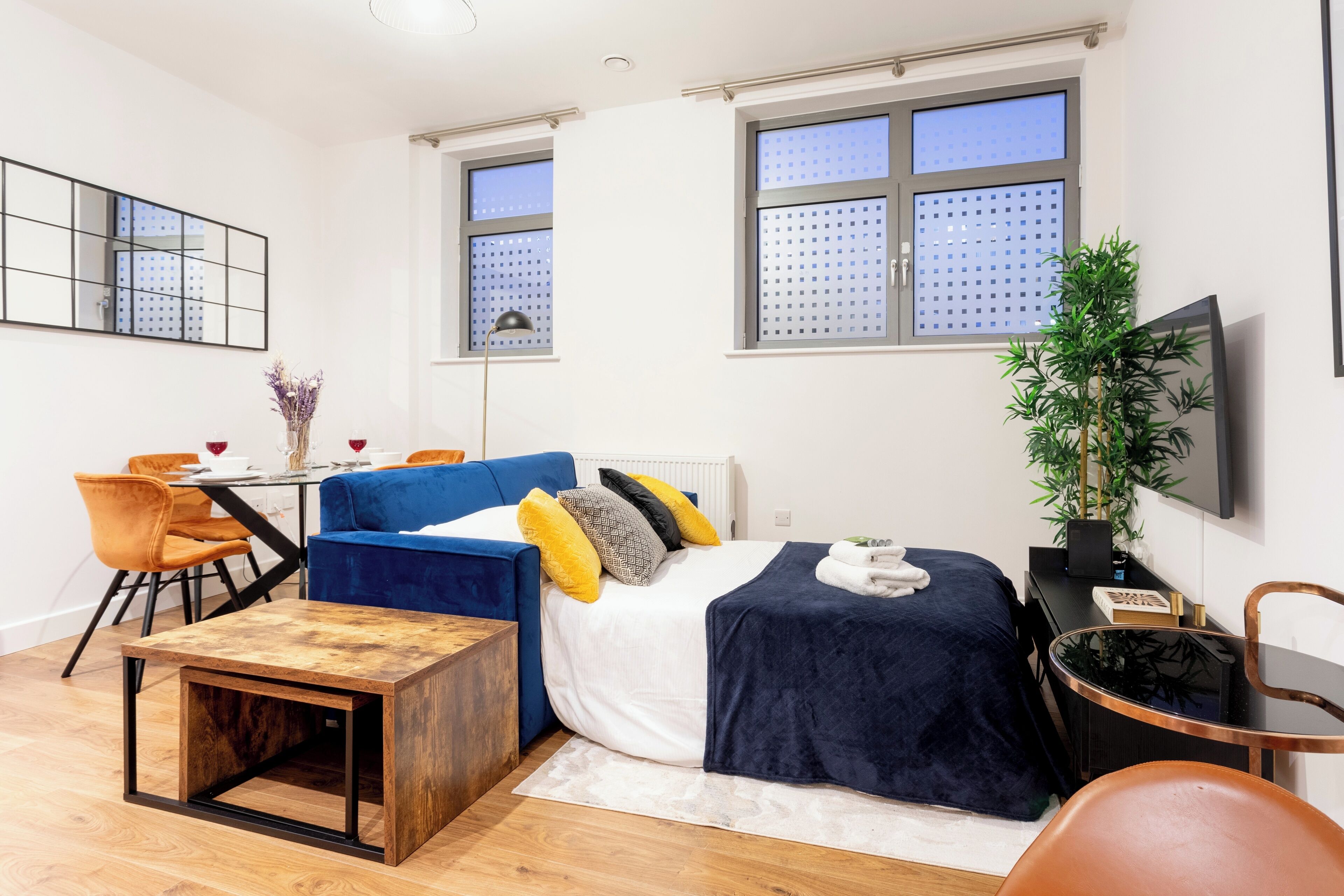 2 bedrooms, desk, soundproofing, free WiFi