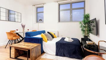 2 bedrooms, desk, soundproofing, free WiFi