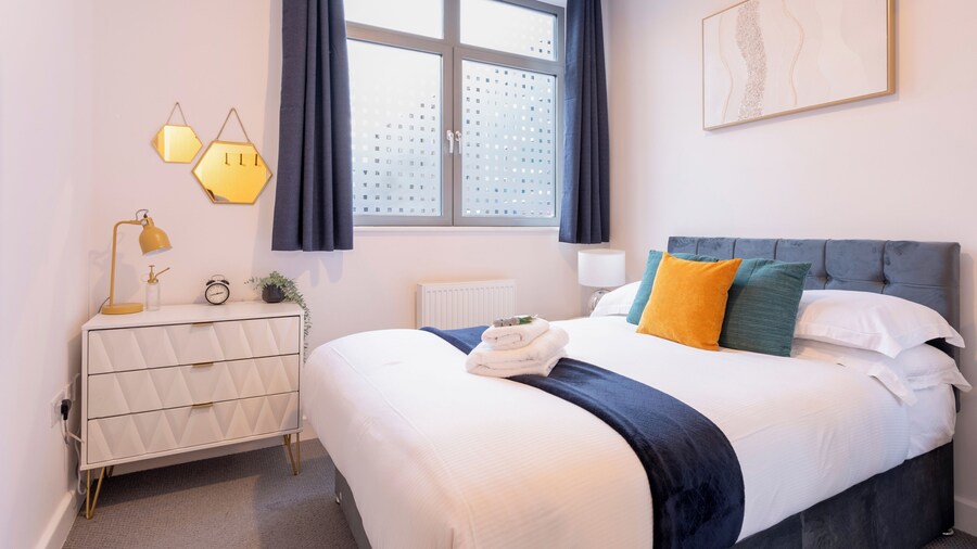 Modern 2- Bedroom Apartment in Central Redhill!