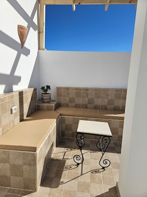 Property grounds - Beautiful, bright new apartment with large sunny terrace (Djerba)