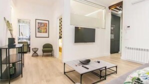 Unclassified image, 3 of 61, button - Spacious & Modern Apartment in the Heart of Madrid (Madrid)