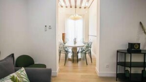 Unclassified image, 5 of 61, button - Spacious & Modern Apartment in the Heart of Madrid (Madrid)