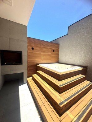 Bathtub spa outdoor