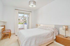 2 habitaciones, tabla de planchar con plancha, wifi y ropa de cama 