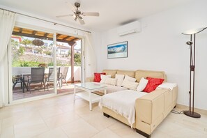 Stereo - Oasis Tropical Apartment with Parking, Pool, and Air Conditioning (Almuñécar)