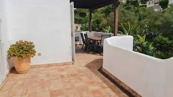 屋外ダイニングエリア