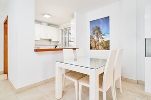 Dining - Oasis Tropical Apartment with Parking, Pool, and Air Conditioning (Almuñécar)