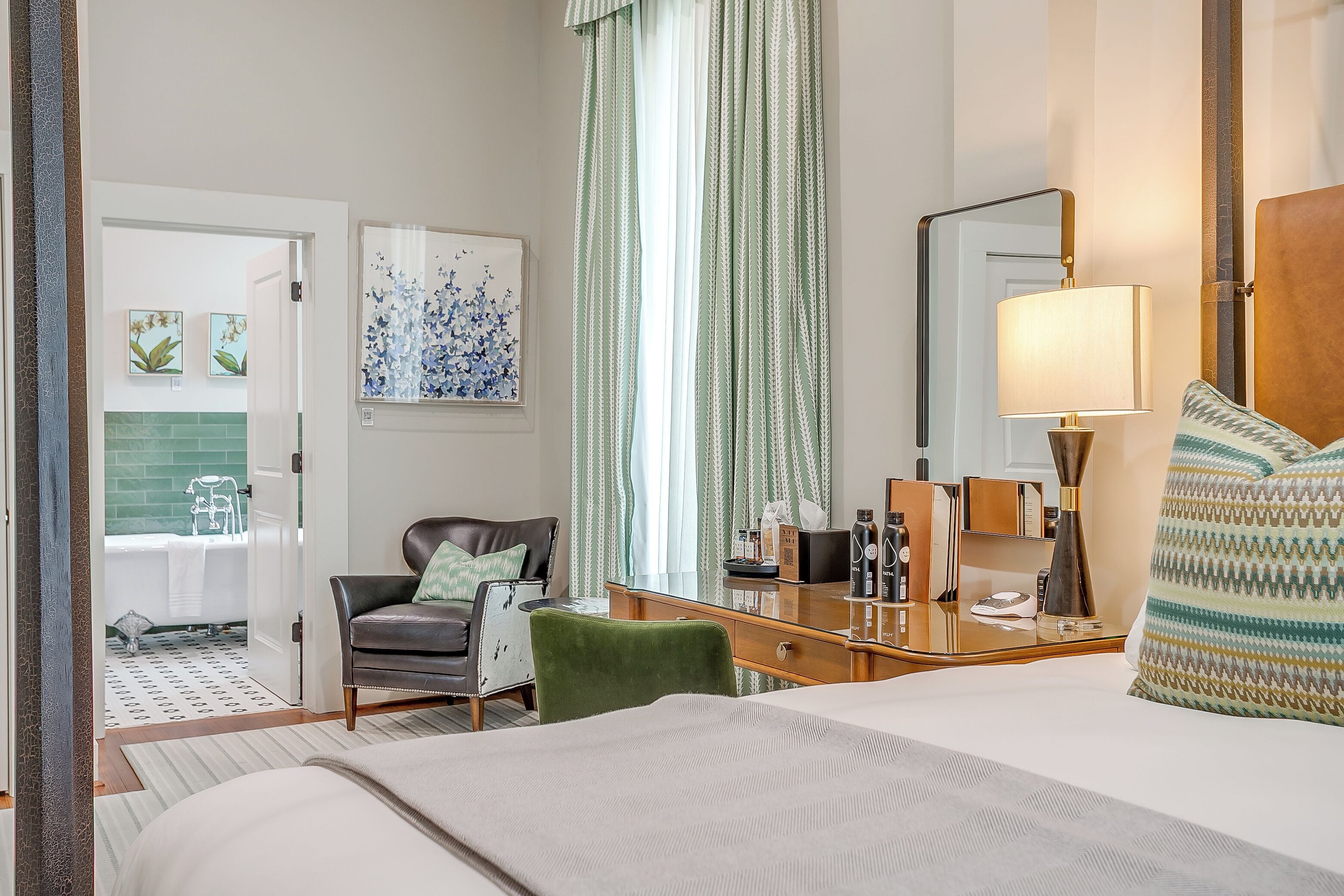 Desk, WiFi (free), bed sheets