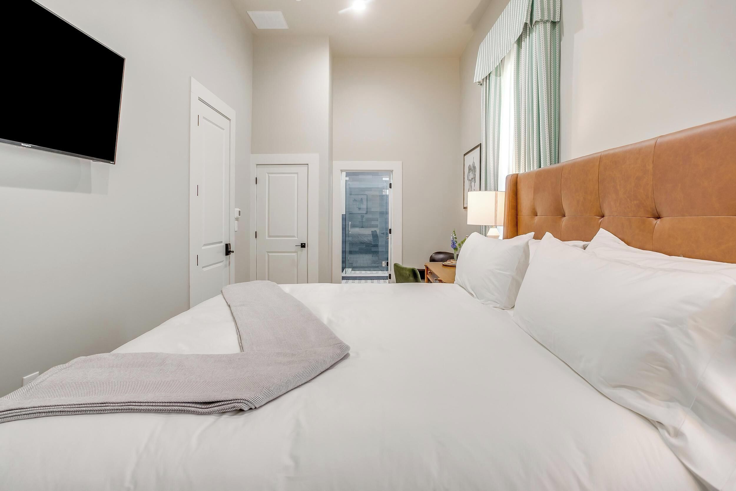 Desk, WiFi (free), bed sheets