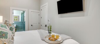 Charming Granbury Hotel Room on the Historic Granbury Square