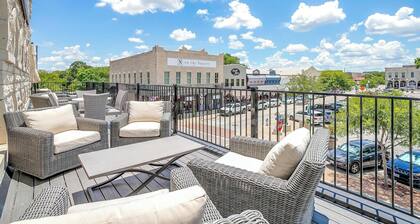 Granbury Hotel Room Overlooking Historic Square