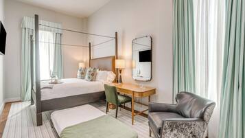 1 bedroom, desk, WiFi (free), bed sheets