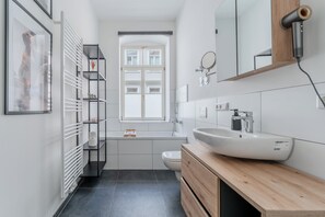 Hair dryer, towels, soap, shampoo - Parking Lot / Old Town / Balcony - Palais Orange (Meißen)
