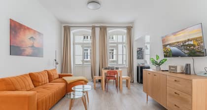Parking Lot / Old Town / Balcony - Palais Orange