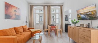 Parking Lot / Old Town / Balcony - Palais Orange