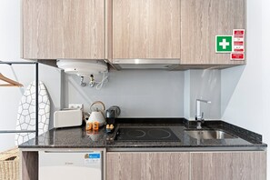 Coffee/tea maker, fridge, microwave, toaster - GuestReady - City centre stay in Porto (Porto)