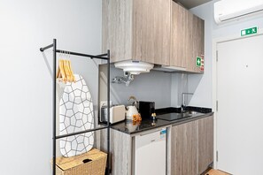 Fridge, microwave, coffee/tea maker, toaster - GuestReady - City centre stay in Porto (Porto)