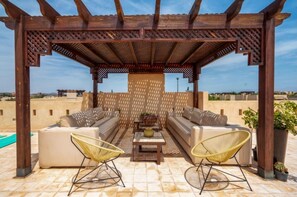 Terrace/patio - **Villa in Marrakech : Private Heated Pool and Magical Sunsets*** in Marrakech (Centre Commune Ouled Hassoune)