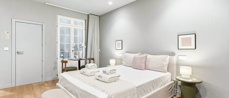 Iron/ironing board, Internet, bed sheets