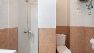 Dusj, hårføner og håndklær