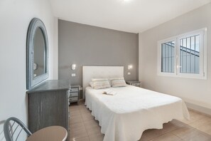 Strykjärn/strykbräda, wi-fi och sängkläder