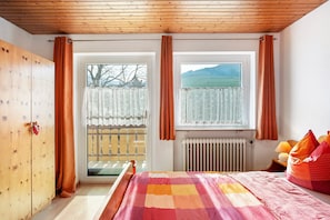 WiFi, bed sheets - Schauinsland Apartment with Balcony and Wi-Fi (Horben)