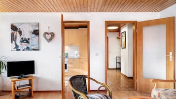 Fernseher, Tischtennisplatte