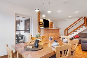 Dining - Apartment Kirchblick with Balcony and Wi-Fi (Horben)